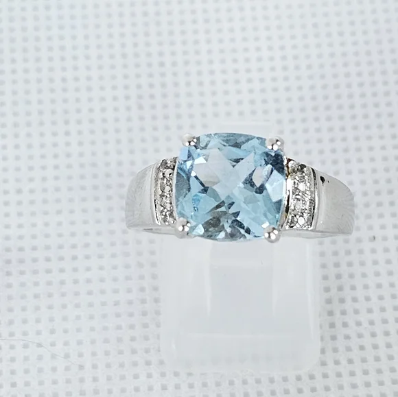 Beautiful Genuine Sky Blue Topaz & Diamond Ring Size 9! - Picture 4 of 7